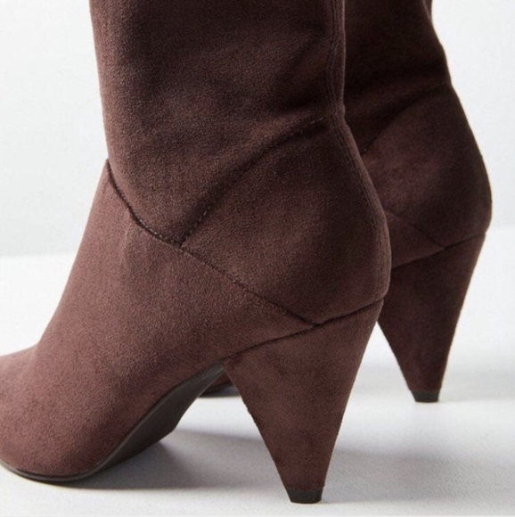 Urban Outfitters Chocolate Brown Pointed Toe suede like Boots - Picture 2 of 13